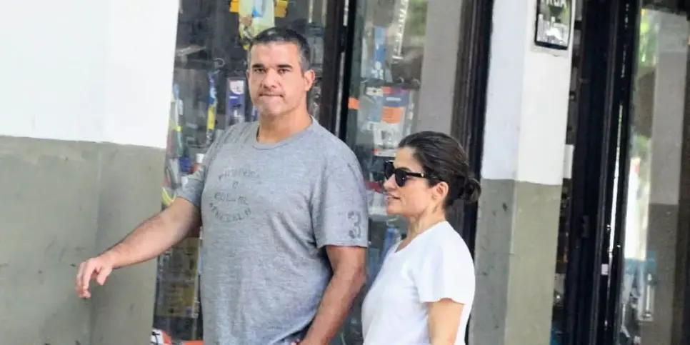 Renata Vasconcellos e Miguel Athayde flagrados na rua (Reprodução: Dan Delmiro / AgNews)