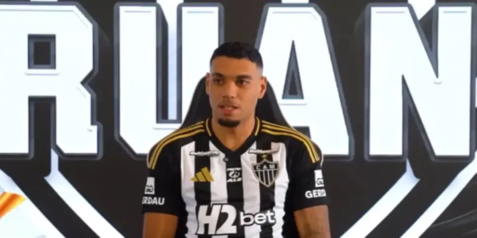 Ruan Tressoldi suspenso no Atlético-MG (Reprodução: Youtube) Ruan Tressoldi suspenso no Atlético-MG (Reprodução: Youtube)