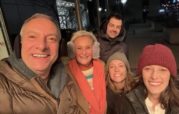 José Roberto Burnier com a esposa e os filhos (Foto: Reprodução/ Internet)
