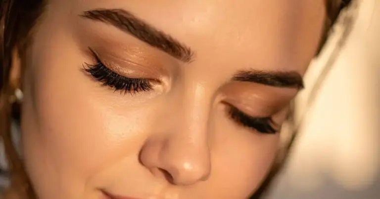 Cílios volumosos por mais tempo: 9 cuidados essenciais antes e depois da extensão Cílios volumosos por mais tempo: 9 cuidados essenciais antes e depois da extensão