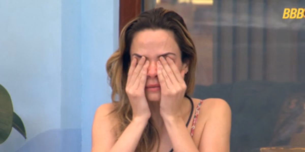 Ana Paula Renault chorando por morte do pai no BBB26 (Reprodução: Globo)