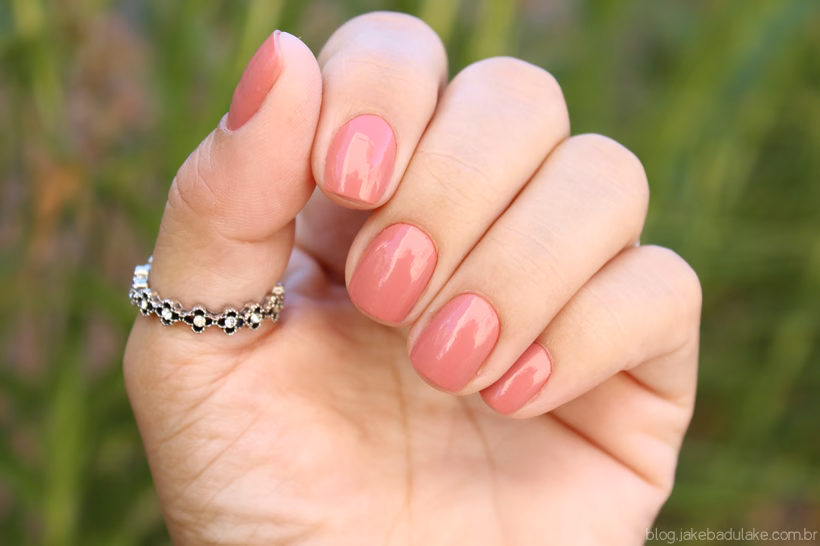 Esmalte nude rosado (Foto: Reprodução/ Internet)