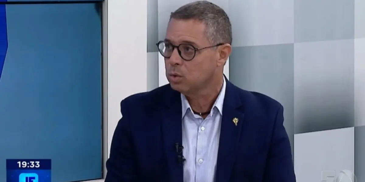 Fábio Mitidieri comemorou o aumento salarial em Sergipe (Reprodução: TV Atalaia / Youtube) Fábio Mitidieri comemorou o aumento salarial em Sergipe (Reprodução: TV Atalaia / Youtube)