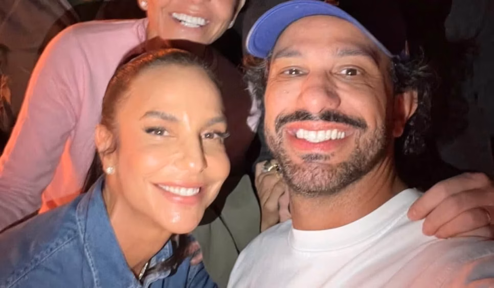 Ivete Sangalo é flagrada de mãos dadas com empresário