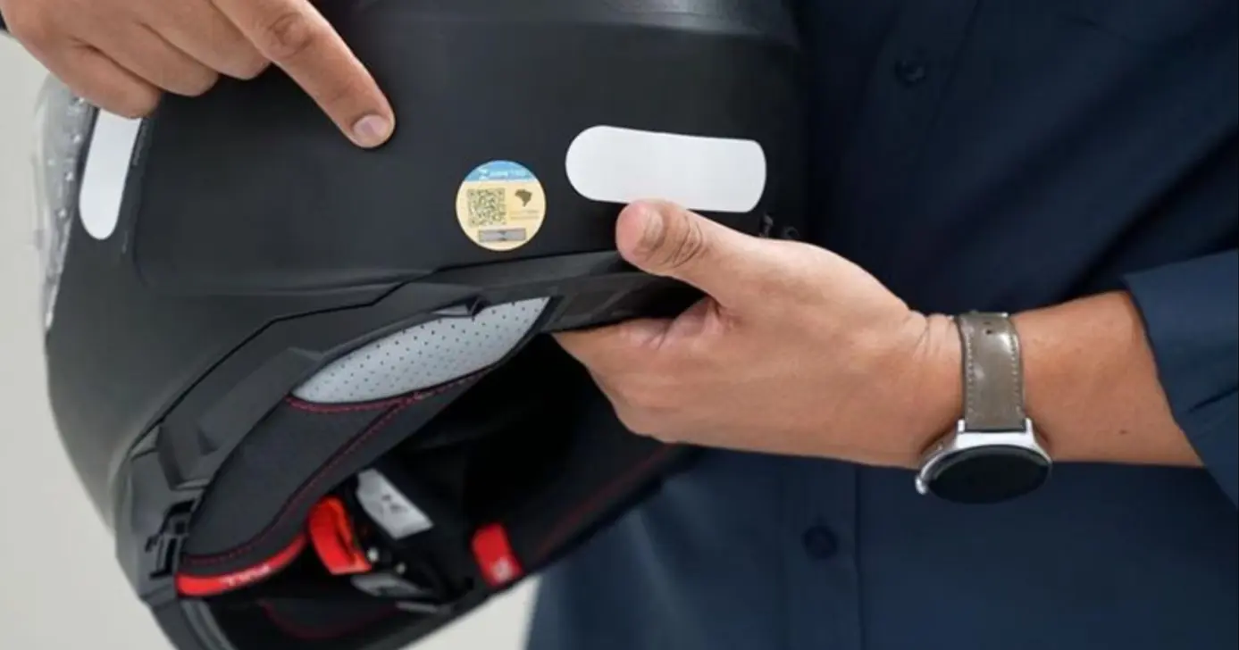 Capacete com selo digital com QR Code (Foto: Divulgação/Inmetro) Capacete com selo digital com QR Code (Foto: Divulgação/Inmetro)