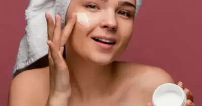 Rejuvenesça hoje: 3 cremes faciais caseiros potentes que apagam os sinais da idade