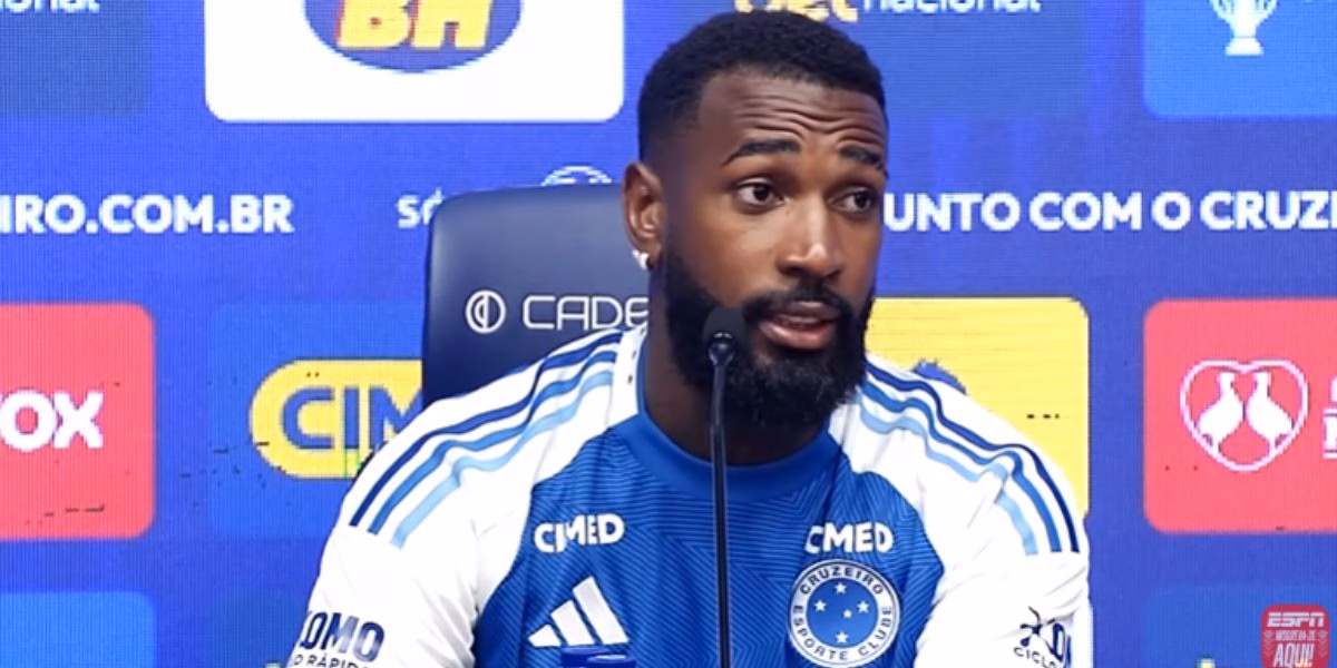 Gerson está suspenso para o jogo contra o Barcelona-ECU (Reprodução: Youtube) Gerson está suspenso para o jogo contra o Barcelona-ECU (Reprodução: Youtube)