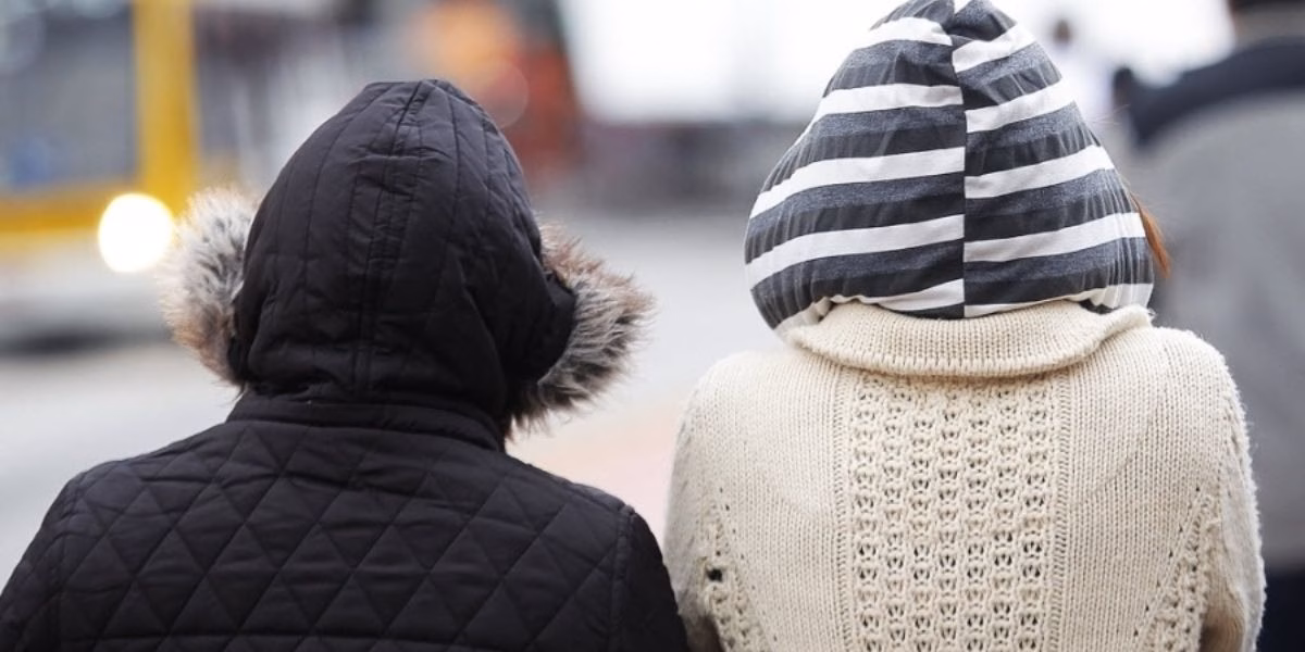 O funcionário ainda precisa trabalhar no frio (Reprodução: Divulgação)