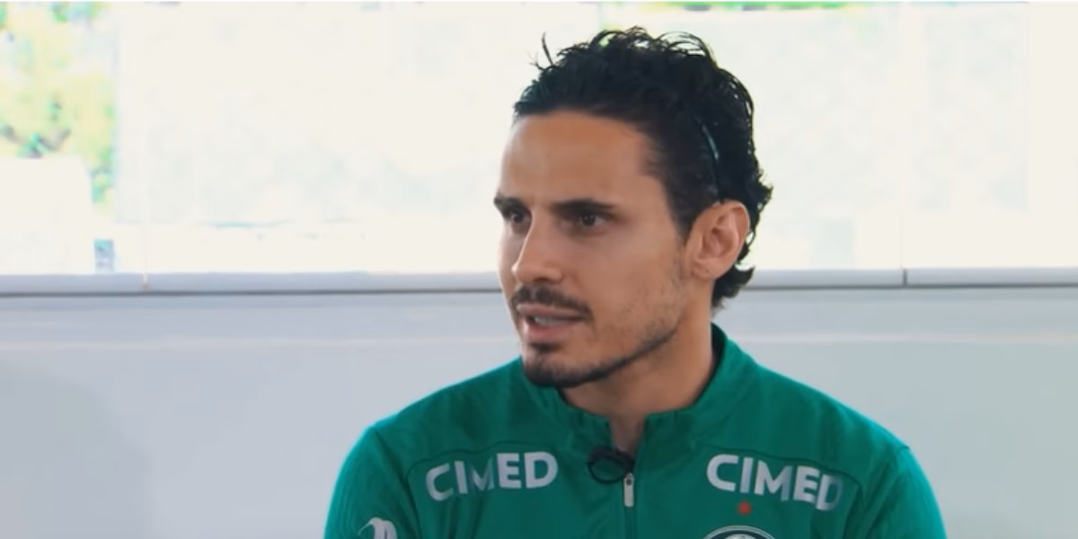 Raphael Veiga ainda sonha em jogar no Palmeiras (Reprodução: GE TV) Raphael Veiga ainda sonha em jogar no Palmeiras (Reprodução: GE TV)
