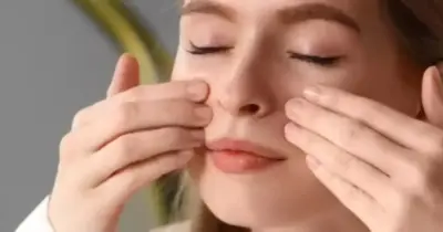 Drenagem Linfática Facial: Como fazer massagem de 5 minutos pela manhã para desinchar o rosto