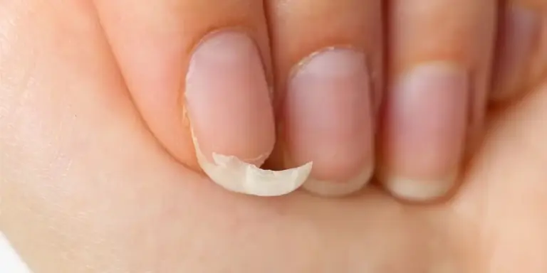 Segredo de manicure: Erro comum estraga unhas e lasca esmalte no mesmo dia Segredo de manicure: Erro comum estraga unhas e lasca esmalte no mesmo dia