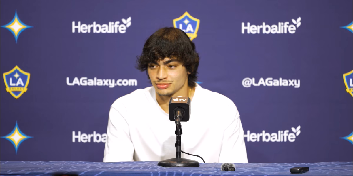 Matheus Nascimento indo para o Grêmio (Foto: Reprodução/ YouTube/ LA Galaxy)