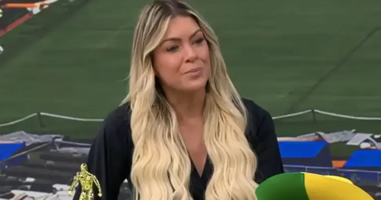 Renata Fan grita com recado no Jogo Aberto e assume: “Vou passar mal” Renata Fan grita com recado no Jogo Aberto e assume: “Vou passar mal”