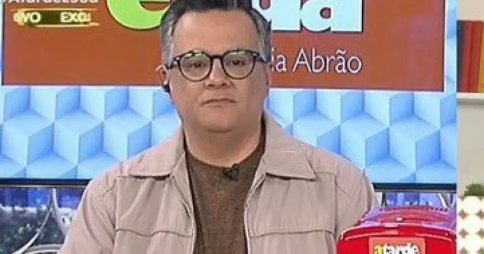 Colunista Vladimir Alves no A Tarde É Sua, apresentado por Sonia Abrão - (Foto: Reprodução / RedeTV!) Colunista Vladimir Alves no A Tarde É Sua, apresentado por Sonia Abrão - (Foto: Reprodução / RedeTV!)