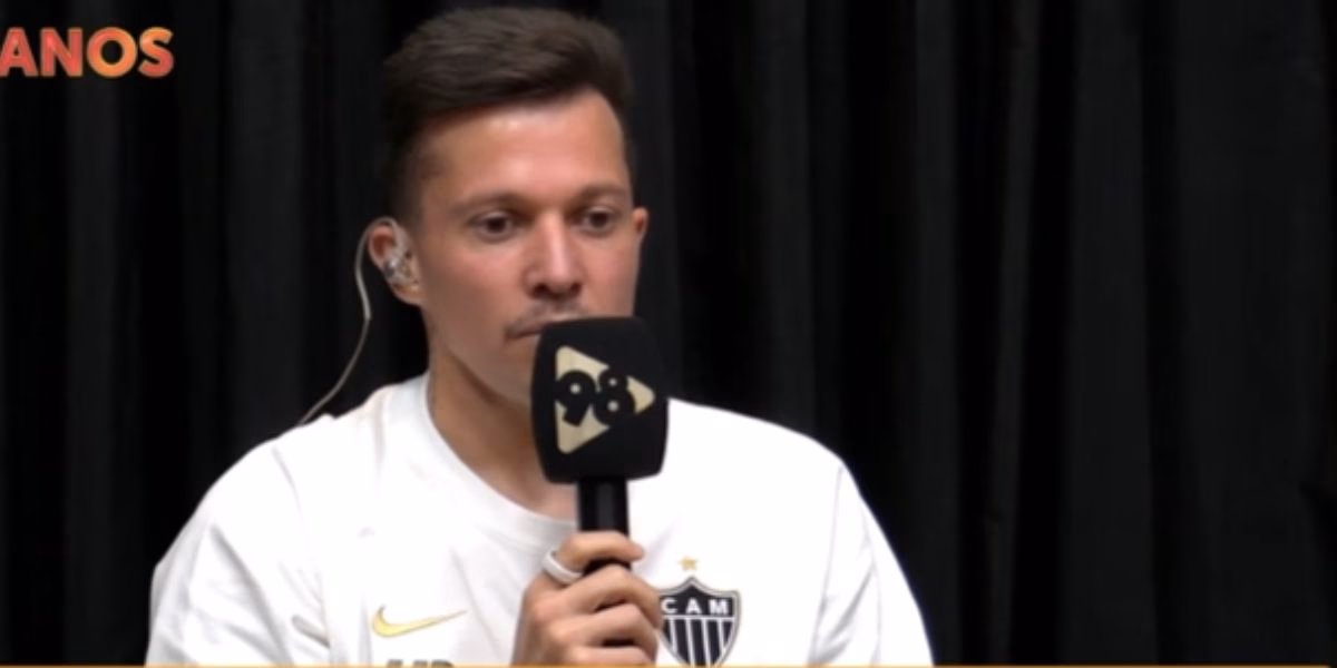 Bernard revelou propostas do Palmeiras e Corinthians (Reprodução: 98 Live Esportes / Youtube) Bernard revelou propostas do Palmeiras e Corinthians (Reprodução: 98 Live Esportes / Youtube)