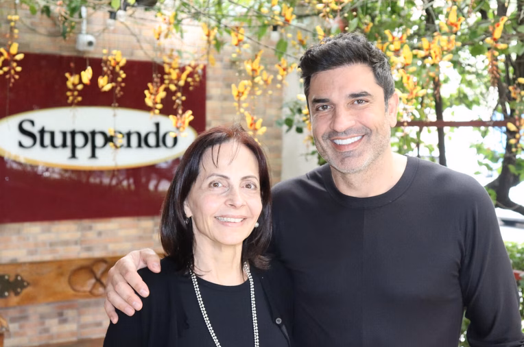 Leila Pega ao lado do filho, o chef Edu Guedes (Foto: Reprodução / Instagram) Leila Pega ao lado do filho, o chef Edu Guedes (Foto: Reprodução / Instagram)
