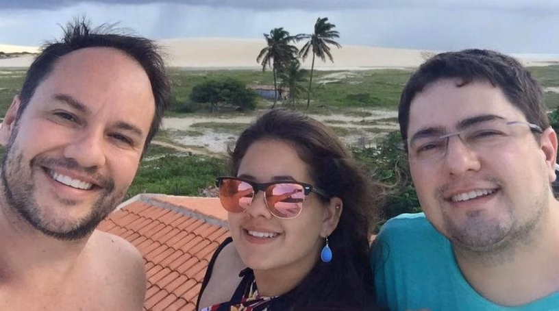 Karol Lannes com os pais (Foto: Reprodução / Instagram) 