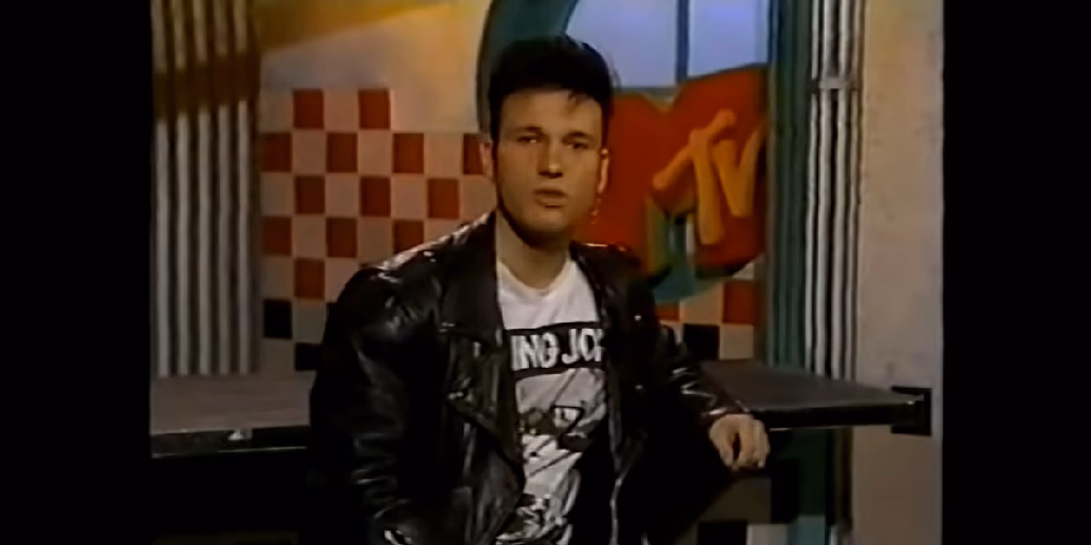 Dave Kendall na MTV (Foto: Reprodução/ YouTube) Dave Kendall na MTV (Foto: Reprodução/ YouTube)