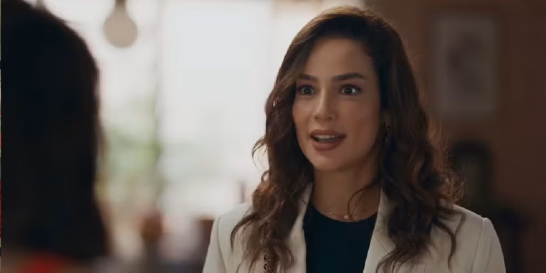 Após ser humilhada por Adriana, Bruna vê outra aliada cair em desgraça em Quem Ama Cuida Após ser humilhada por Adriana, Bruna vê outra aliada cair em desgraça em Quem Ama Cuida