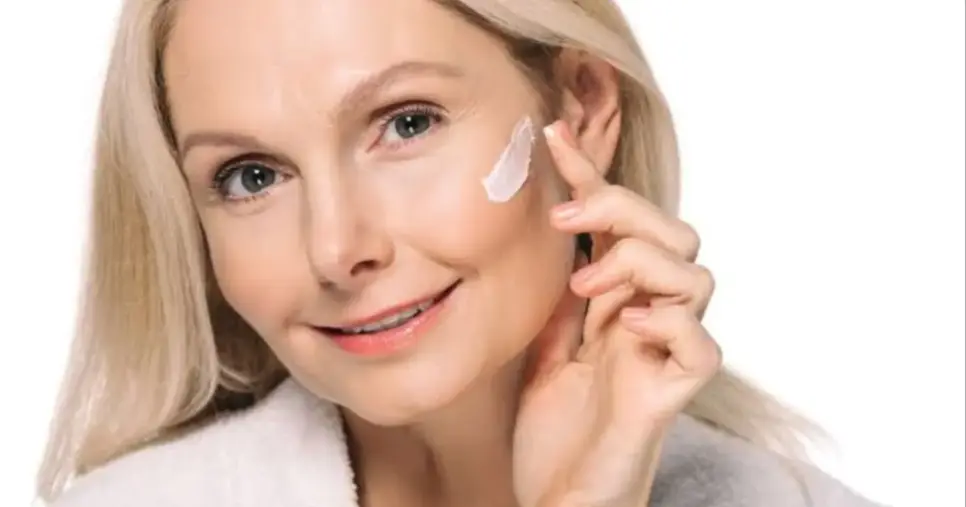 Creme anti-rugas para mulheres usarem durante a menopausa (Foto: Reprodução/Internet) Creme anti-rugas para mulheres usarem durante a menopausa (Foto: Reprodução/Internet)