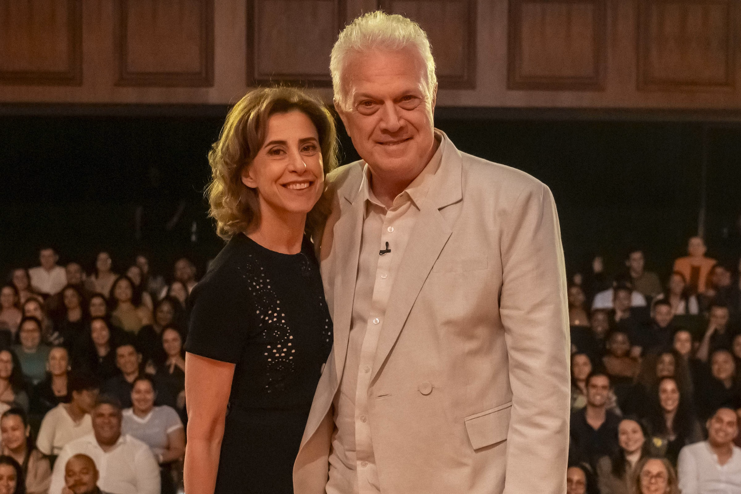 Fernanda Torres e Pedro Bial durante a nova temporada do Conversa com Bial (Foto: Globo)