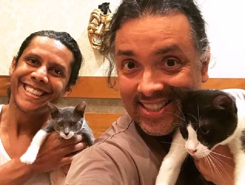 Os atores ao lado dos gatos (Foto: Reprodução/ Instagram) Os atores ao lado dos gatos (Foto: Reprodução/ Instagram)