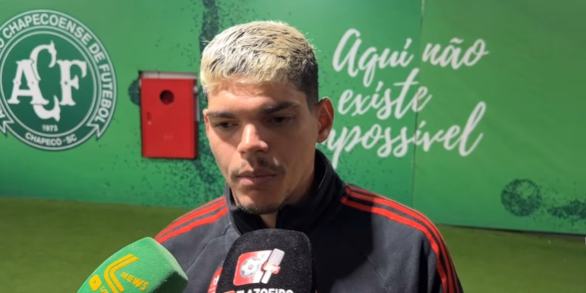 Ayrton Lucas permanecerá no Flamengo (Reprodução: Youtube)