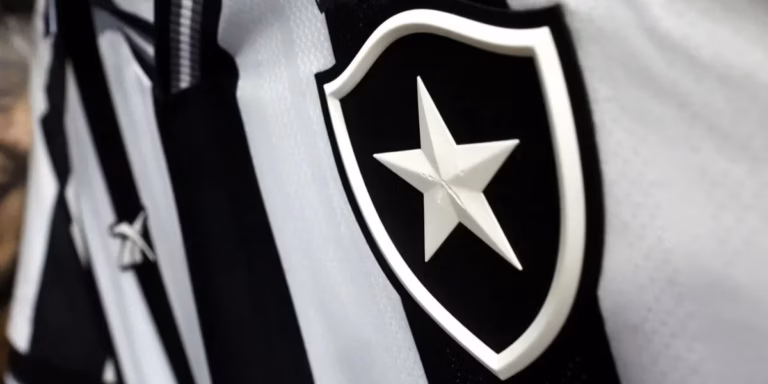 Botafogo: SAF avalia contratação de zagueiro da Copa do Mundo