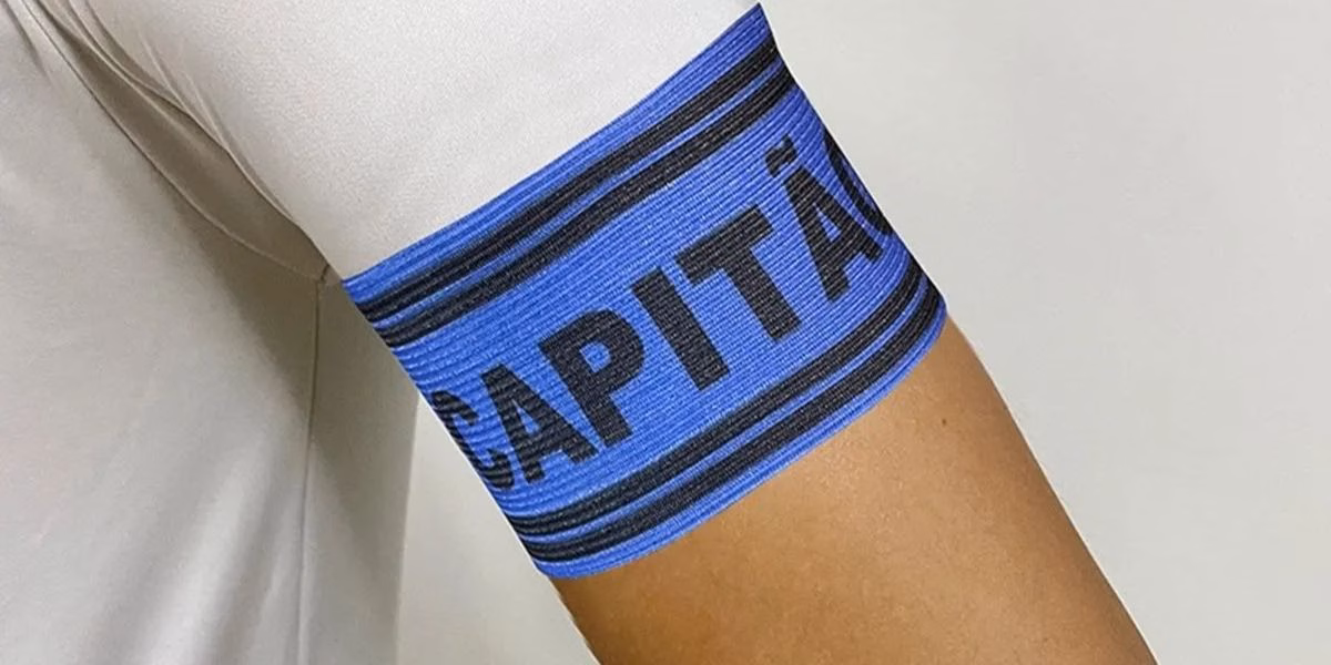 Faixa de capitão (Reprodução: Divulgação) Faixa de capitão (Reprodução: Divulgação)