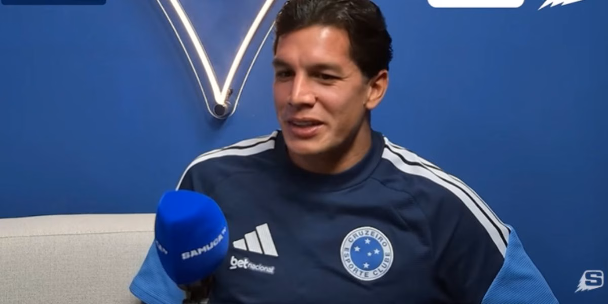 Lucas Romero está suspenso contra o Internacional (Reprodução: Samuca TV / Youtube) Lucas Romero está suspenso contra o Internacional (Reprodução: Samuca TV / Youtube)