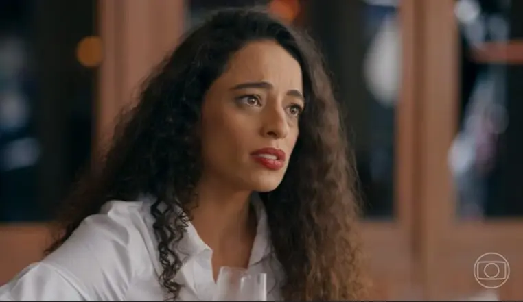 Lyris (Pri Helena) em Quem Ama Cuida (Foto: Reprodução / Globo) Lyris (Pri Helena) em Quem Ama Cuida (Foto: Reprodução / Globo)