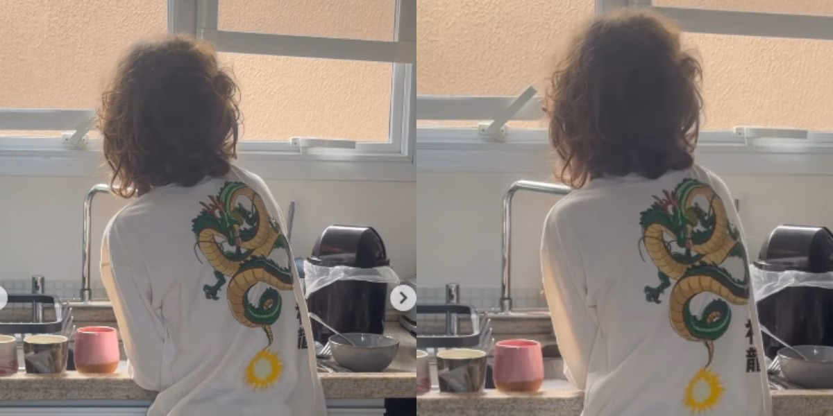 Theo lavando a louça na casa de Lucas Lima (Reprodução: Instagram)