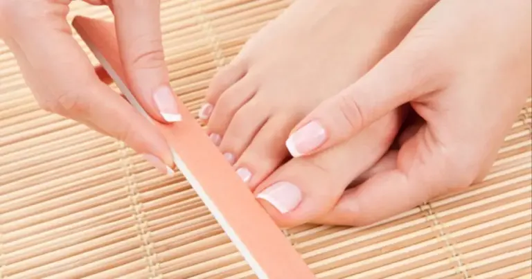 Economize na podóloga: Guia prático ensina como fazer as unhas dos pés em casa Economize na podóloga: Guia prático ensina como fazer as unhas dos pés em casa