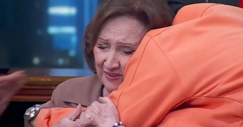 Dona Déa em lágrimas - Foto: Montagem Dona Déa em lágrimas - Foto: Montagem