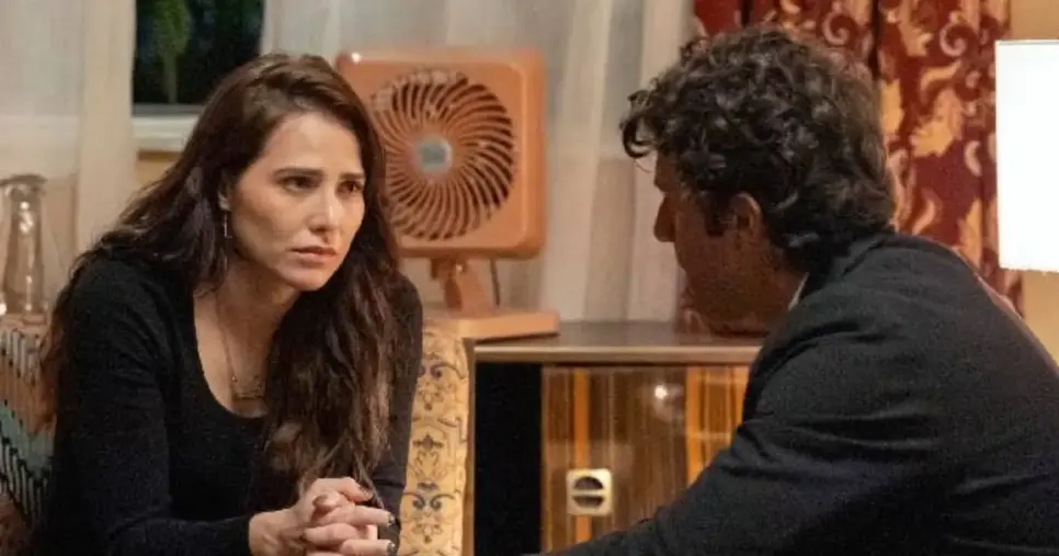 Adriana e Pedro em Quem Ama Cuida (Foto: Reprodução / Globo) Adriana e Pedro em Quem Ama Cuida (Foto: Reprodução / Globo)