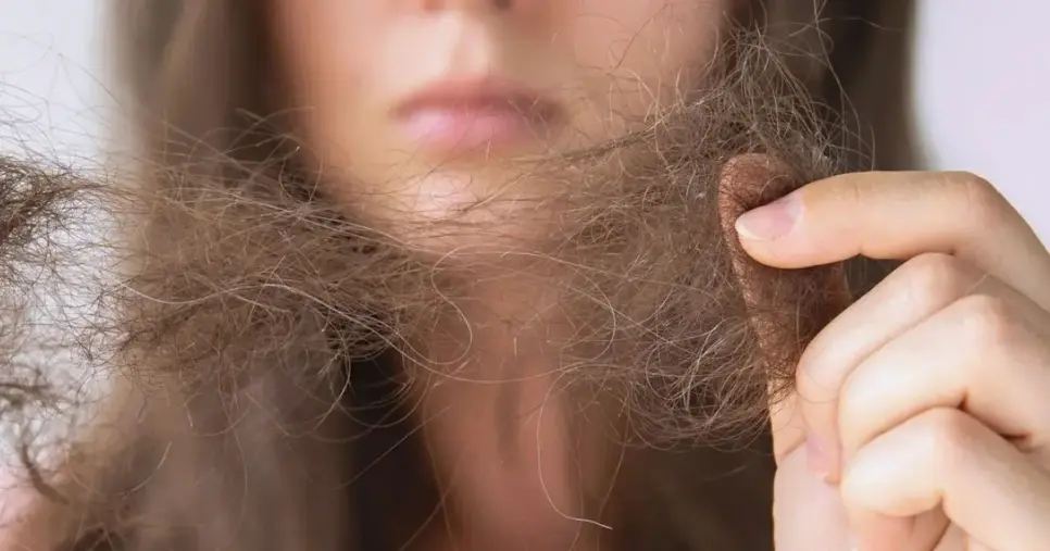 Corte químico no cabelo (Foto: Reprodução)