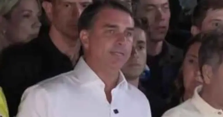 Após derrota de Flávio, famosos brasileiros pedem socorro a Trump e Nikolas diz que resultado não será aceito Após derrota de Flávio, famosos brasileiros pedem socorro a Trump e Nikolas diz que resultado não será aceito