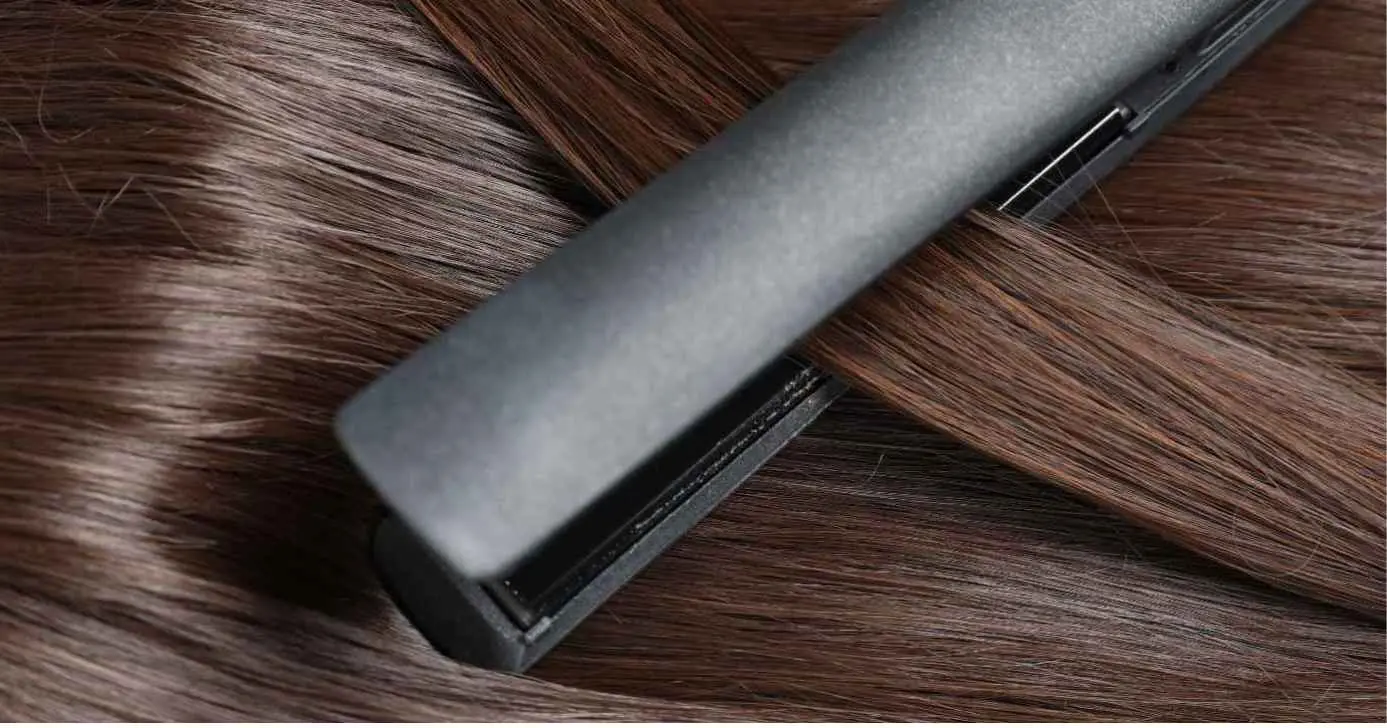 Cabelo liso e chapinha (Foto: Canva)