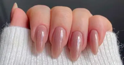 Alongamento em gel: 4 cuidados para ter antes de fazer para não estragar as unhas