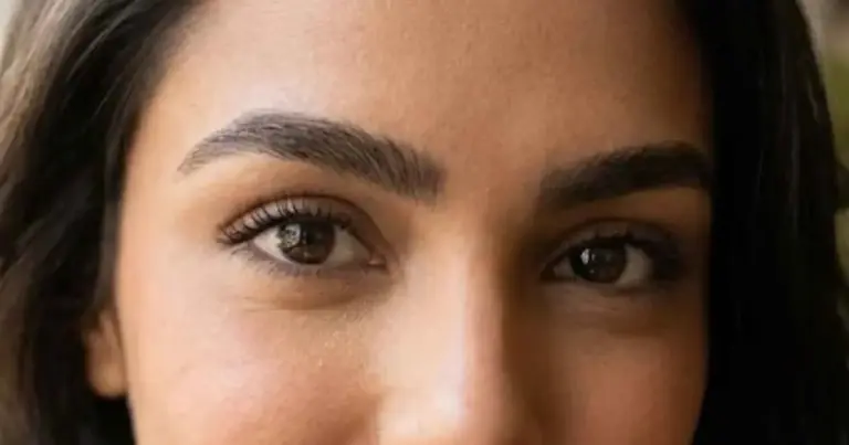 3 produtos para fazer a sobrancelha crescer e preencher as falhas a partir de R$10