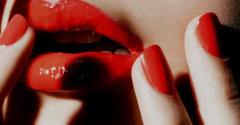 Dupla dinâmica: Como combinar o batom e esmalte para ter um visual jovem e renovado Dupla dinâmica: Como combinar o batom e esmalte para ter um visual jovem e renovado