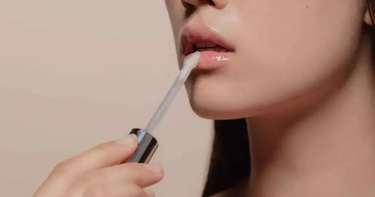 Avon tem gloss 3 em 1 que hidrata os lábios e garante efeito volumoso Avon tem gloss 3 em 1 que hidrata os lábios e garante efeito volumoso