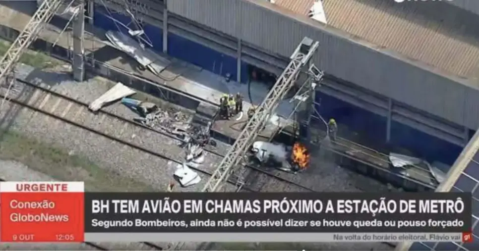 Destroços avião (Foto: Reprodução / Globo) Destroços avião (Foto: Reprodução / Globo)