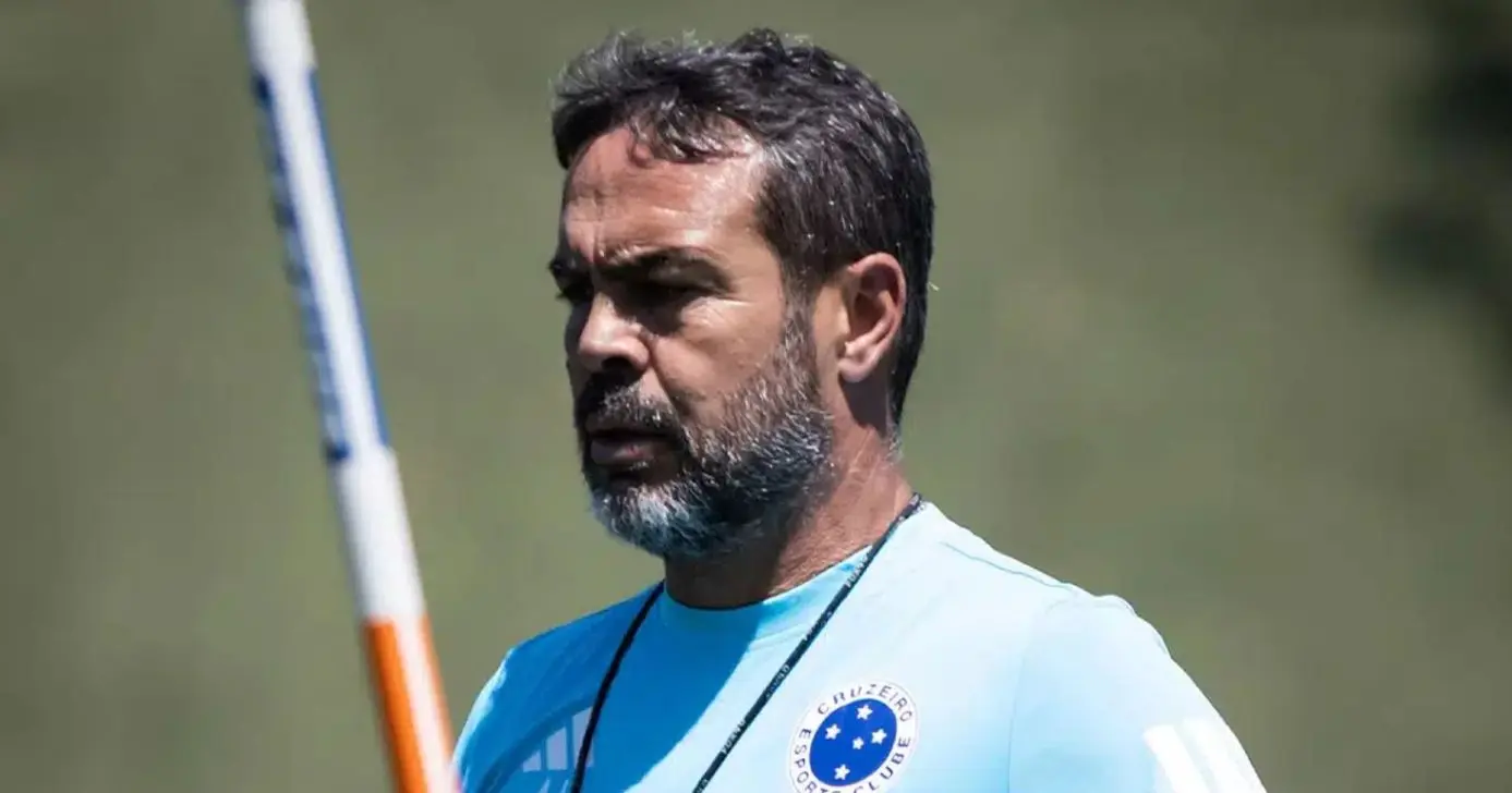 Artur Jorge em treino do Cruzeiro - Foto: Gustavo Aleixo/Cruzeiro