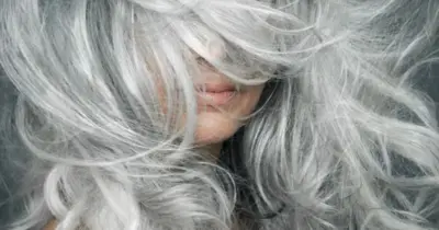 Fim do frizz: Como deixar o cabelo branco saudável e livre de ressecamento