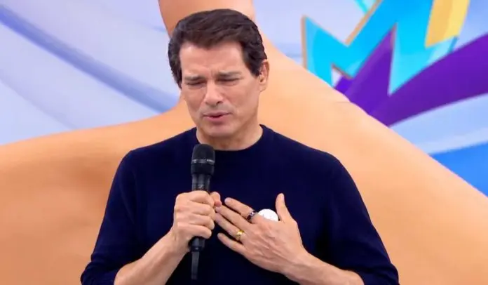 Celso Portiolli comunicando a morte no Domingo Legal. (Foto: Reprodução / SBT)