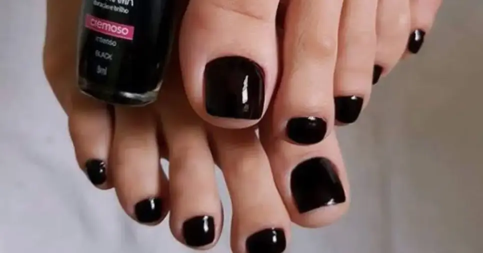 Esmalte preto para unhas do pé (Foto: Reprodução/ Internet) Esmalte preto para unhas do pé (Foto: Reprodução/ Internet)