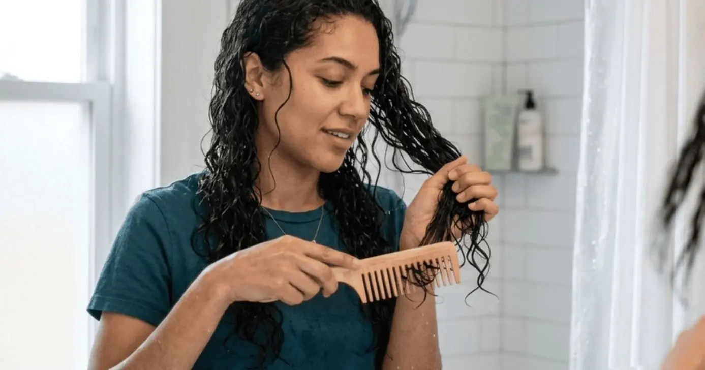 Uma hidratação bem feita pode melhorar a aparência de cabelos (Foto: Reprodução/Internet)