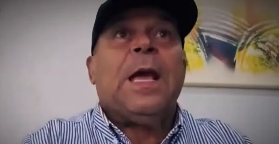 Carlinhos Vidente durante a previsão sobre Flávio levando no primeiro turno. (Foto: Reprodução) Carlinhos Vidente durante a previsão sobre Flávio levando no primeiro turno. (Foto: Reprodução)