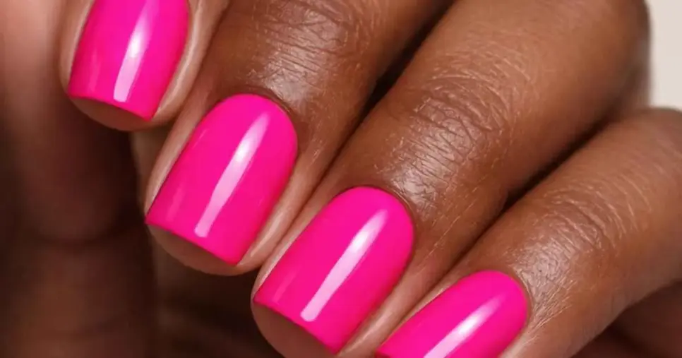 Esmalte rosa vibrante (Foto: Reprodução) Esmalte rosa vibrante (Foto: Reprodução)